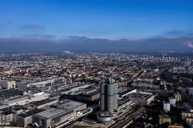 Münih, Almanya - 20 Ocak 2020: Münih Olimpiyat kulesinden yapılan panorama fotoğrafçılık. 