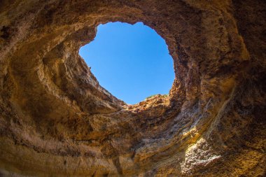 Benagil Beach'te mağara