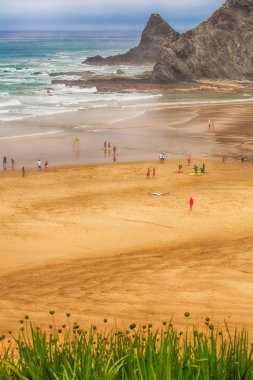 Plaj Odeceixe sis siyah roks ile