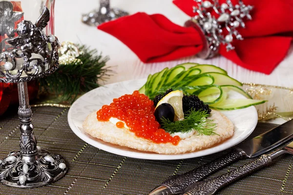 Bread, crispy tortilla with black and red caviar Christmas meal New Year — Stock Photo, Image