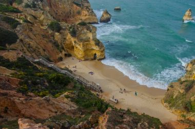 Küçük kumlu Praia yapmak Camilo sahil yakınında Lagos, Portekiz.