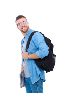 Beyaz arka plan üzerinde izole kitap tutan bir okul çantası olan bir erkek öğrenci