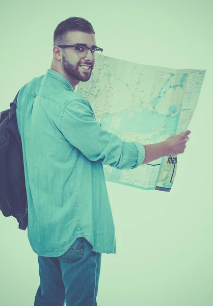 Junger Mann mit Landkarte auf weißem Hintergrund — Stockfoto