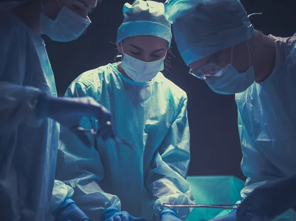 Team surgeon at work in operating room. — Stock Photo, Image