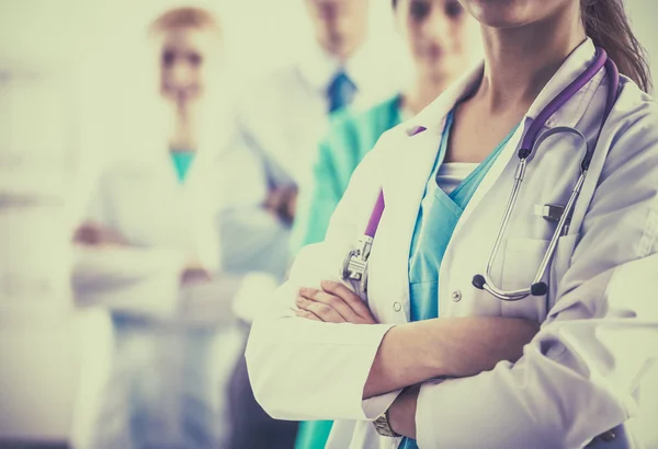 Attractive female doctor in front of medical group — Stock Photo, Image