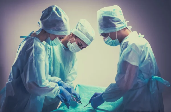 Team surgeon at work in operating room. — Stock Photo, Image