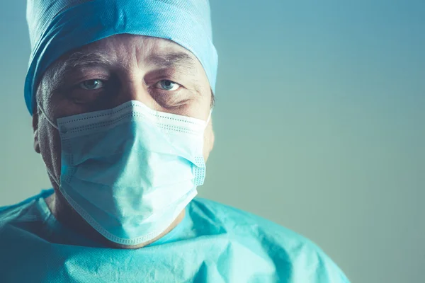 Kirurg på jobben i operasjonsstuen – stockfoto