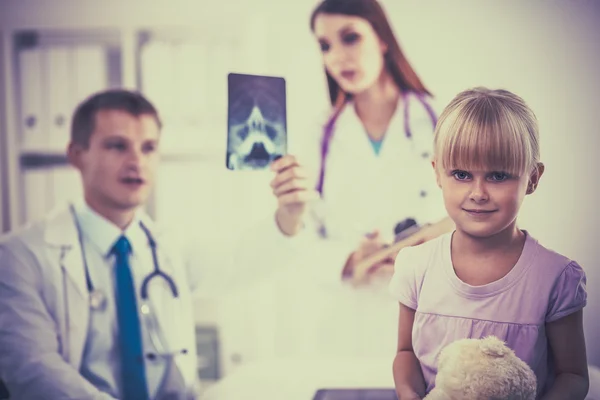 Female doctor examining child with stethoscope at surgery — Stock Photo, Image