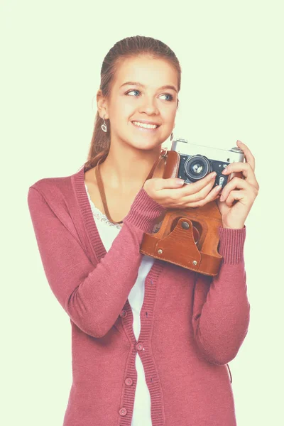 Jovem fotógrafa alegre segurando câmera — Fotografia de Stock