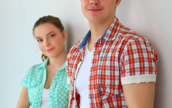 Porträt eines jungen Paares beim Einzug in ein neues Zuhause — Stockfoto