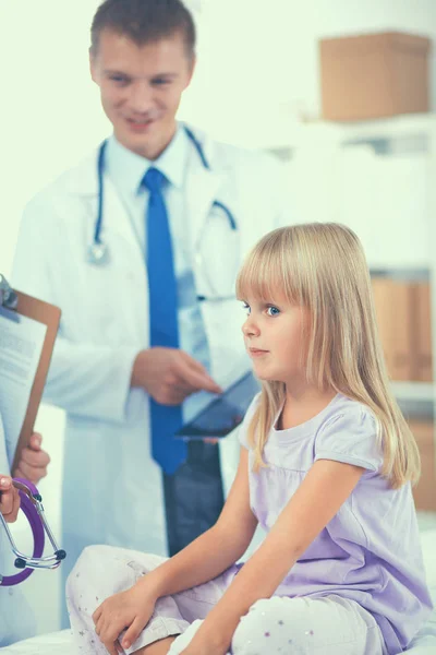 Female doctor examining child with stethoscope at surgery — Stock Photo, Image