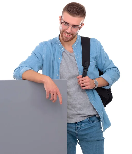 Portret van een lachende mannelijke student bedrijf leeg bord — Stockfoto