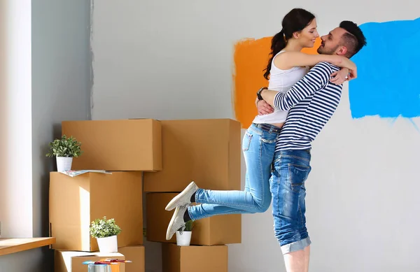 Happy young couple moving in new house — Stock Photo, Image