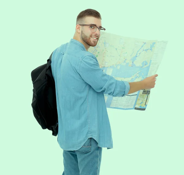 Jovem segurando mapa no fundo branco — Fotografia de Stock