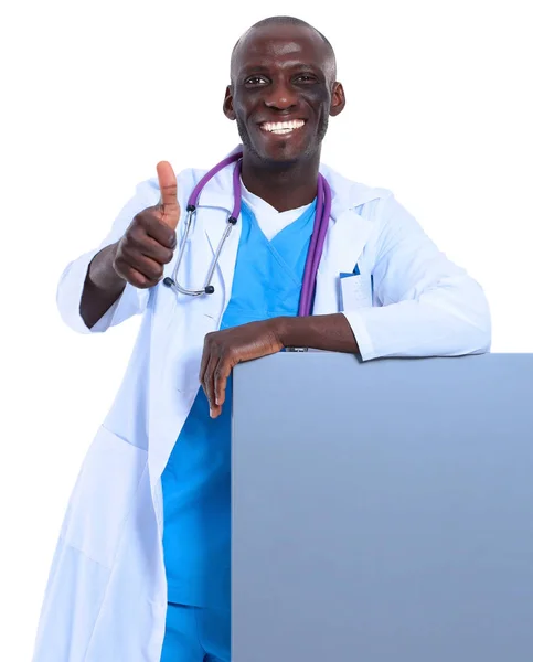 Läkare med plakat visar ok — Stockfoto
