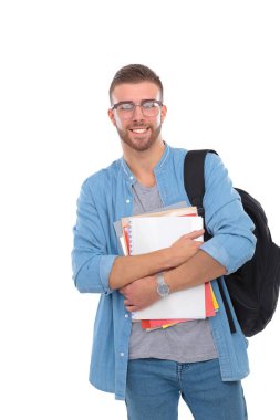 Beyaz arka plan üzerinde izole kitap tutan bir okul çantası ile erkek öğrenci