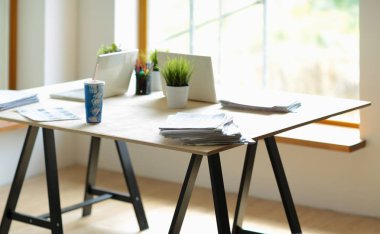 Ofis büro dizüstü bilgisayar ve iş geçmişi olan.