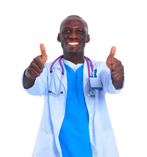 Portret van dokter tonen u ok teken permanent in een wit uniform op geïsoleerde achtergrond — Stockfoto