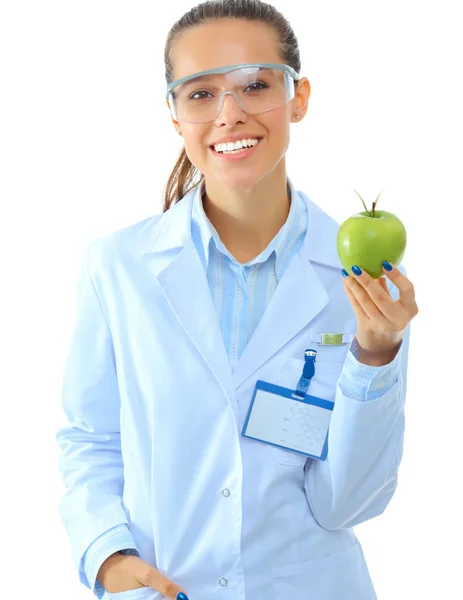 Médico sonriente con una manzana verde. —  Fotos de Stock