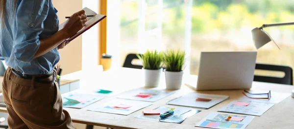 Young female businesswoman in the office — Stock Photo, Image