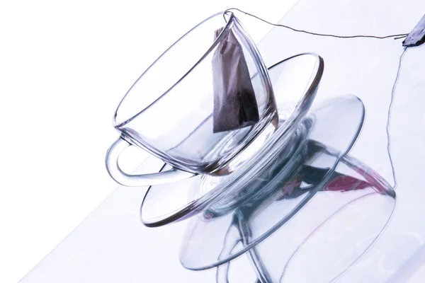 Copo de vidro vazio isolado no fundo branco — Fotografia de Stock