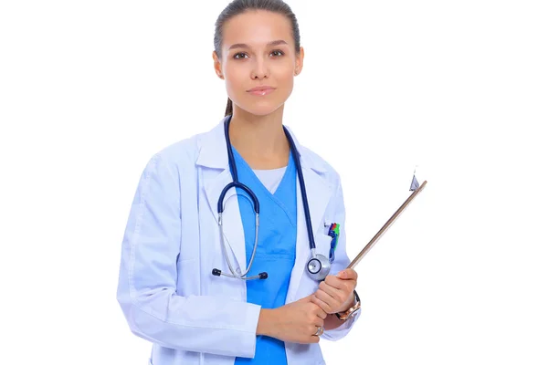 Ärztin mit Klemmbrett, isoliert auf weißem Hintergrund — Stockfoto