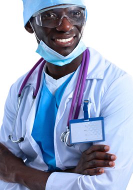 Bir maske ve üniforma giyen bir doktor portresi. Beyaz arka plan üzerinde izole