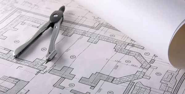 Arkitektoniska planer, kompass och linjal på skrivbordet — Stockfoto