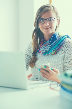 Cep telefonu Üniversitesi'nde kadın kullanımı