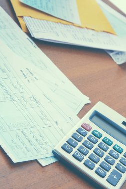 Hesap makinesi iş kağıt üstünde okul sırası ile