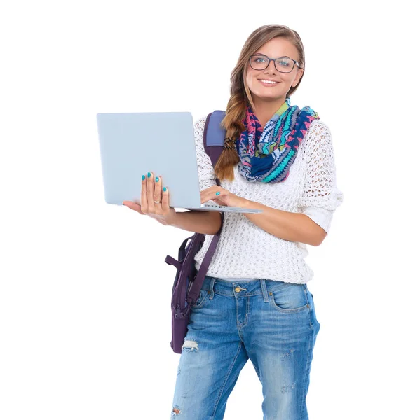 Lachende tiener met laptop op witte achtergrond — Stockfoto