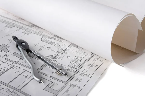 Plany architektoniczne, kompas i linijka na biurku — Zdjęcie stockowe