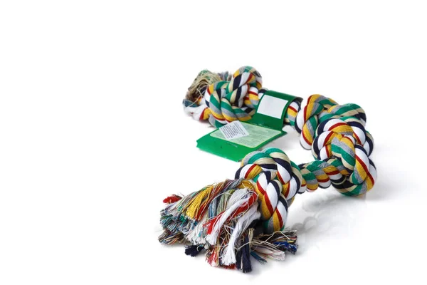 Brinquedo de cachorro de algodão colorido em um fundo branco — Fotografia de Stock