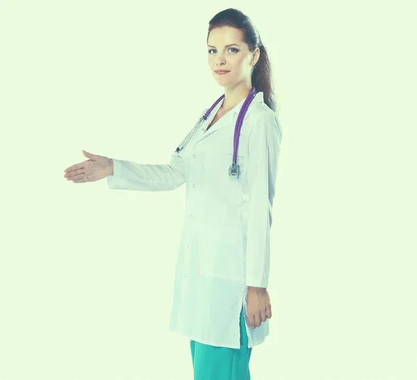 Női orvos kezet nyújt egy kézfogásért. — Stock Fotó