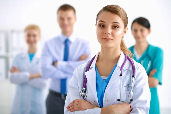 Attractive female doctor in front of medical group — Stock Photo, Image