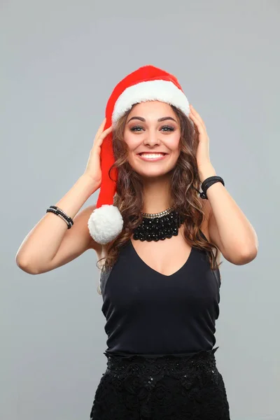 Portret pięknej modelki noszą santa hat — Zdjęcie stockowe