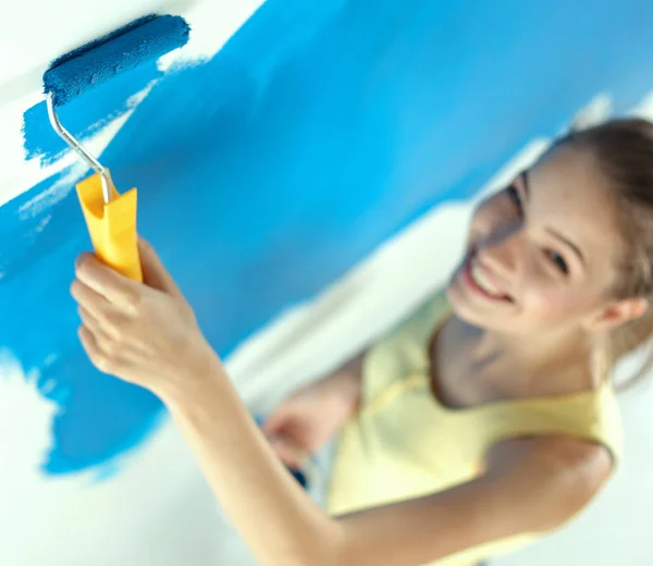 Beautiful young woman doing wall painting — Stock Photo, Image