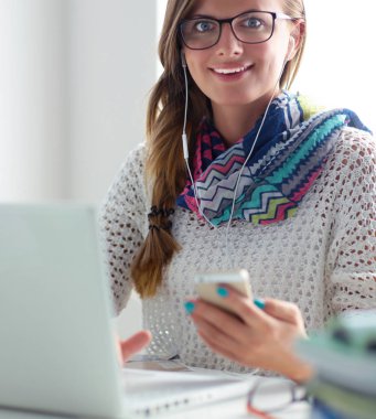 Cep telefonu Üniversitesi'nde kadın kullanımı