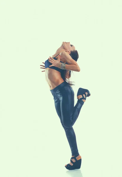 Stijlvolle en jonge moderne stijl danser springen — Stockfoto