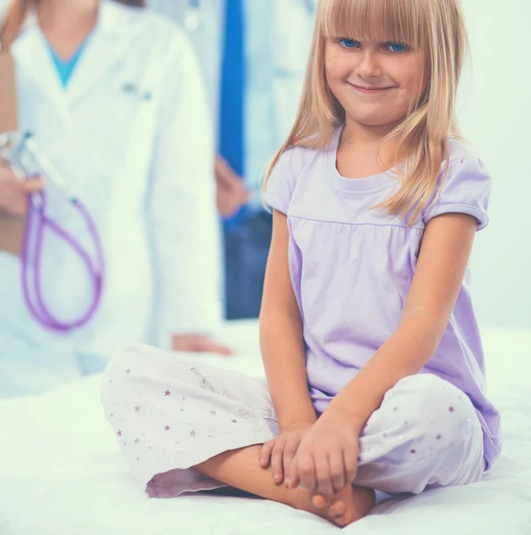 Female doctor examining child with stethoscope at surgery — Stock Photo, Image