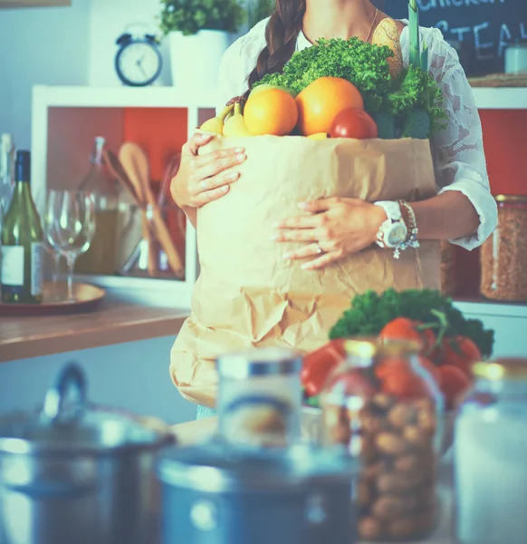 Young woman holding grocery shopping bag with vegetables — Stock Photo, Image