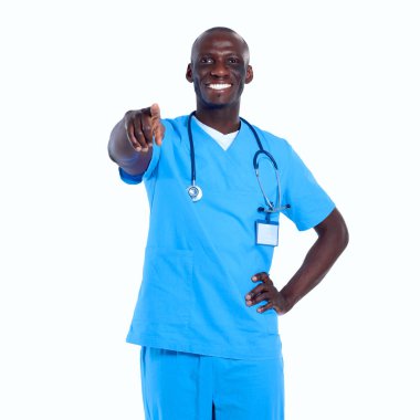 Sen beyaz arka plan üzerinde izole, yakışıklı genç doktor işaret parmağı