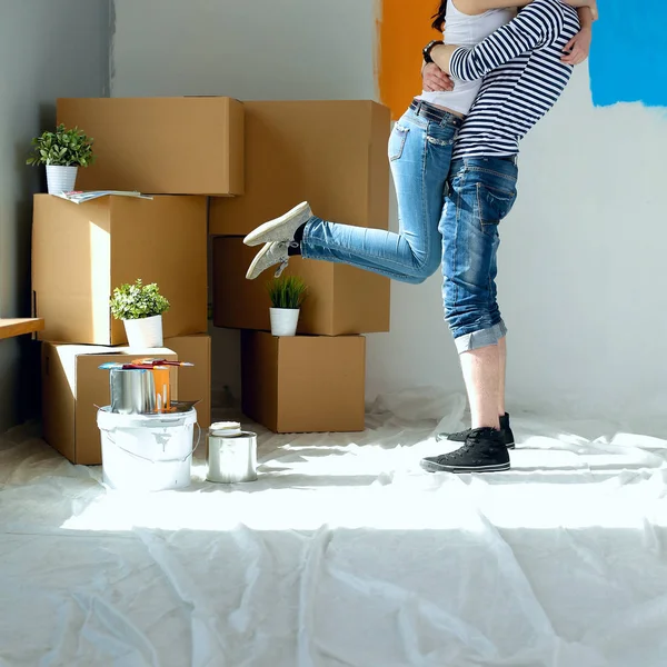 Happy young couple moving in new house — Stock Photo, Image