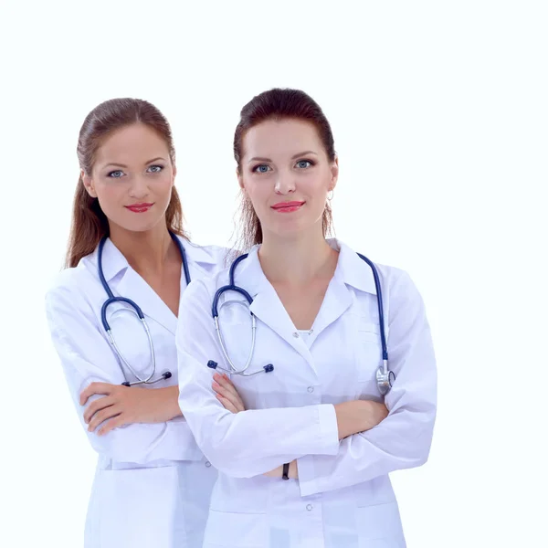 Twee jonge vrouw dokter, staande in het ziekenhuis, geïsoleerd — Stockfoto