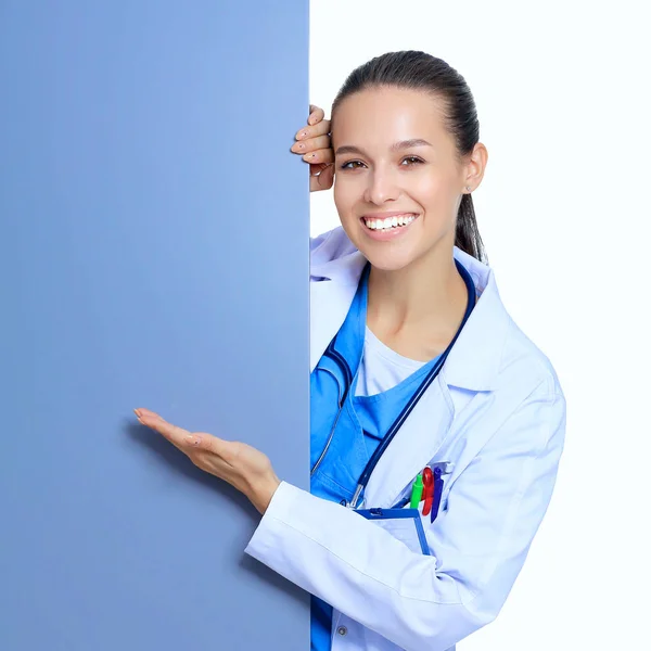 Μια γυναίκα γιατρός με λευκή πινακίδα.. — Φωτογραφία Αρχείου