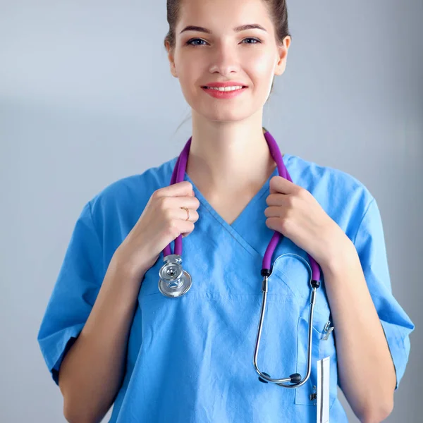 Woman doctor standing at hospital — Stock Photo, Image