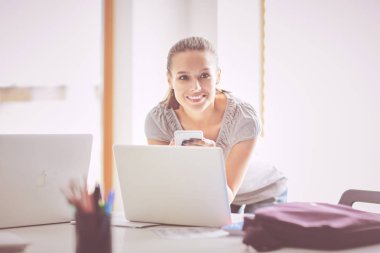 Cep telefonu Üniversitesi'nde kadın kullanımı