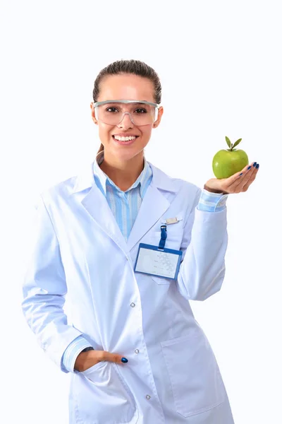 Glimlachende vrouw arts met een groene appel — Stockfoto