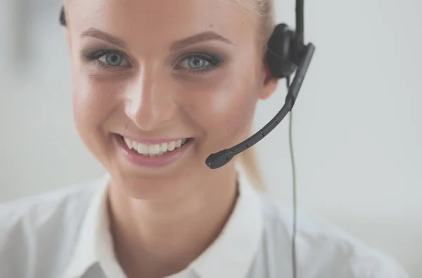Nahaufnahme Porträt eines Kundendienstmitarbeiters im Büro — Stockfoto