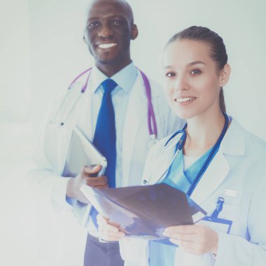 Doktorlar metastazda röntgen analizi yapıyor.